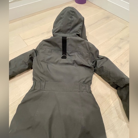 Aritzia Bancroft Down Jacket in dark grey - Picture 3 of 8